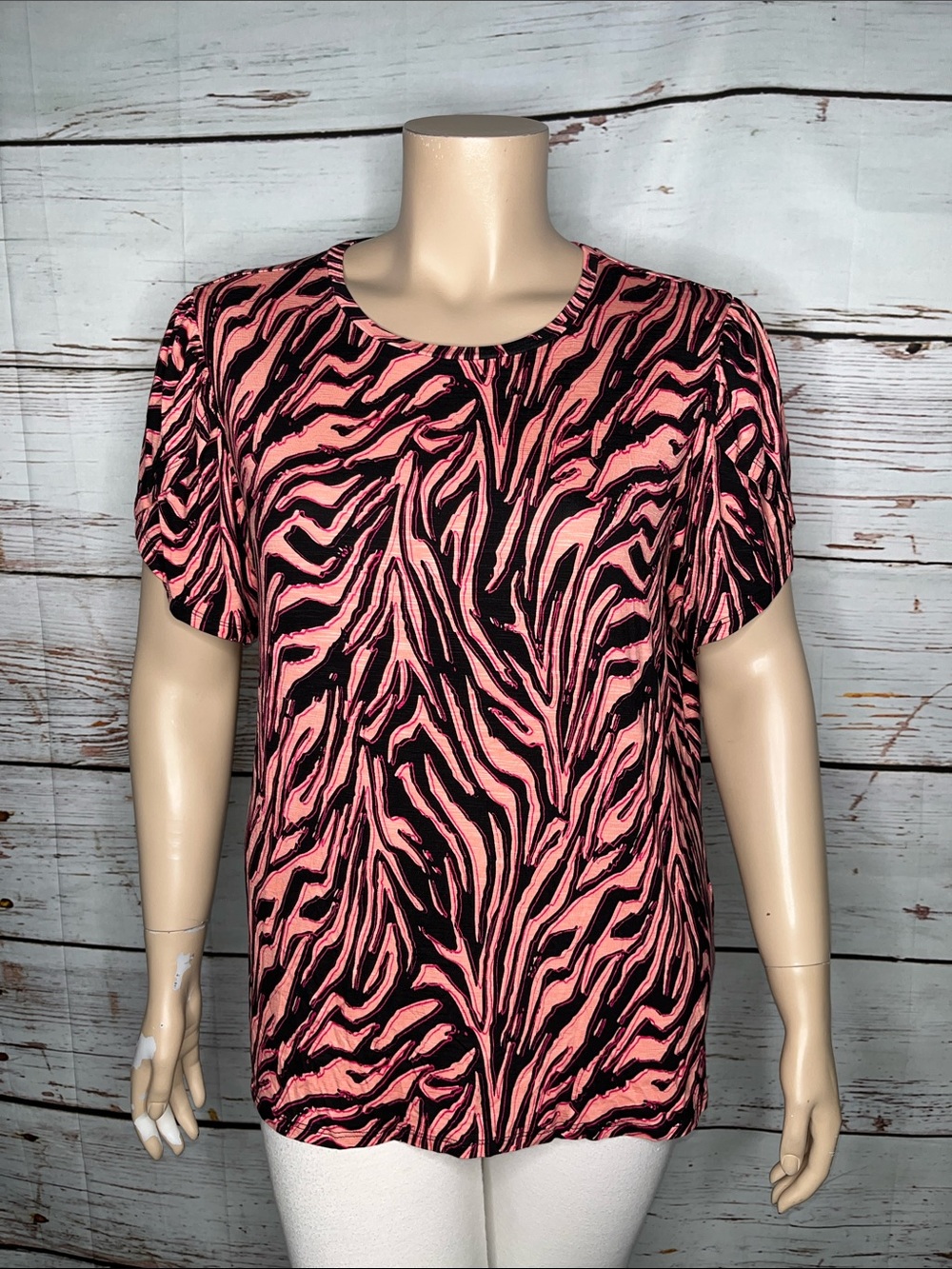 LuLaRoe NWT Sz 2XL Pink & Black Animal Print Tulip Sleeve Olive Knit Blouse Top